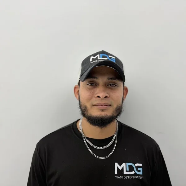 Rabxari Castro, Installer